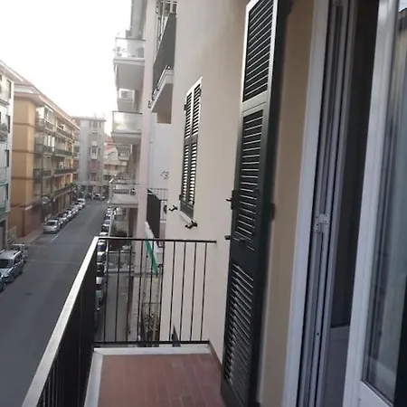 Luminoso E Accogliente A 4 Minuti Dalle Spiagge דירה ססטרי לבאנטה